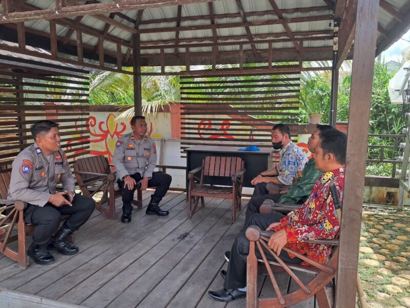 Sat Binmas Polres Pulang Pisau sambang dan patroli dialogis sekaligus berikan himbauan Kamtibmas dan tingkatkan keamanan lingkungan sekitar