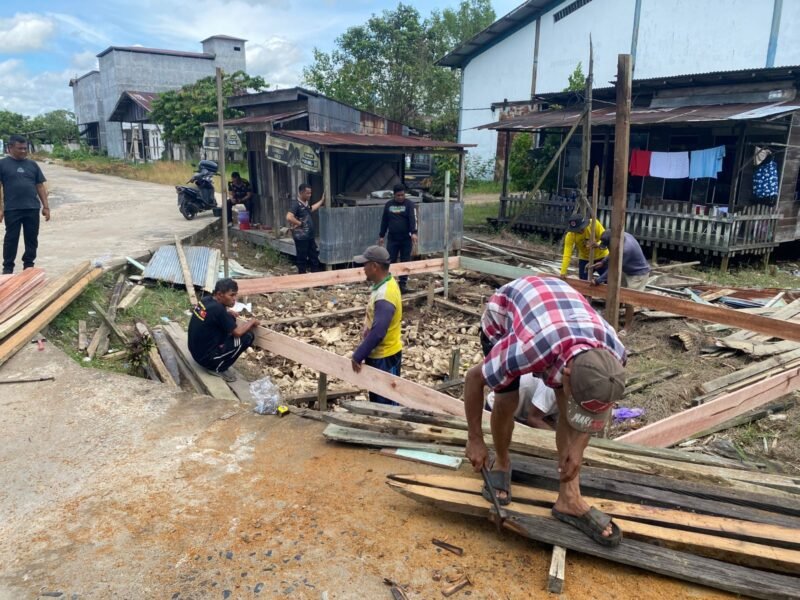 Pantau Arus Kendaraan dan Feri, Polsek Maliku Bangun Pos Imbangan Haul Guru Sekumpul 2025