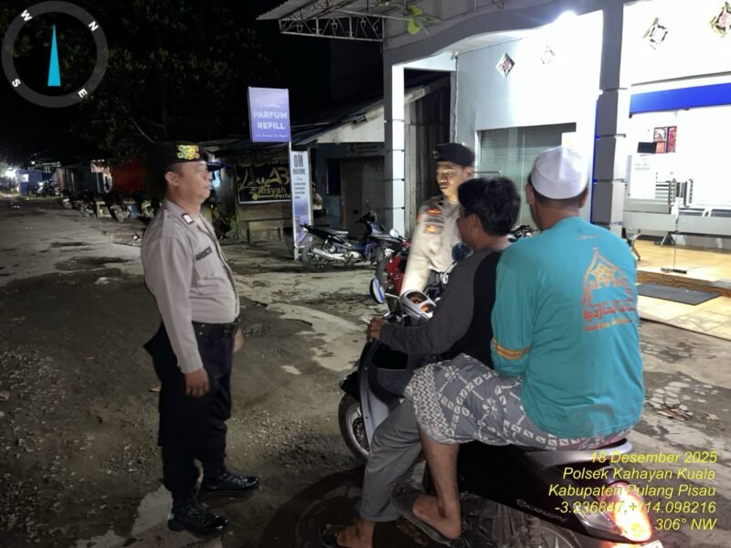 Foto: Salah satu upaya kepolisian dalam rangka memelihara sitkamtibmas yang kondusif di wilkum, Polsek Kahayan Kuala, Polres Pulang Pisau, Polda Kalteng, kembali menggelar Kegiatan Rutin Yang Ditingkatkan (KRYD) di Wilkum Polsek Kahayan Kuala Kec. Kahayan Kuala. Kabupaten Pulang Pisau, Kamis (18/12/2025).