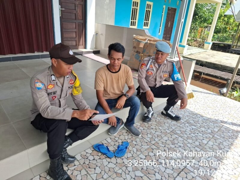Foto: Polda Kalimantan Tengah, Personel Polsek Kahayan Kuala, Melaksanakan Kegiatan mensosialisasikan layanan aduan Calcenter 110, Patroli Kamtibmas di Wilayah Hukum Kecamatan Kahayan Kuala Kabupaten Pualang Pisau, Prop. Kalimantan Tengah, Jum'at (19/12/2025).