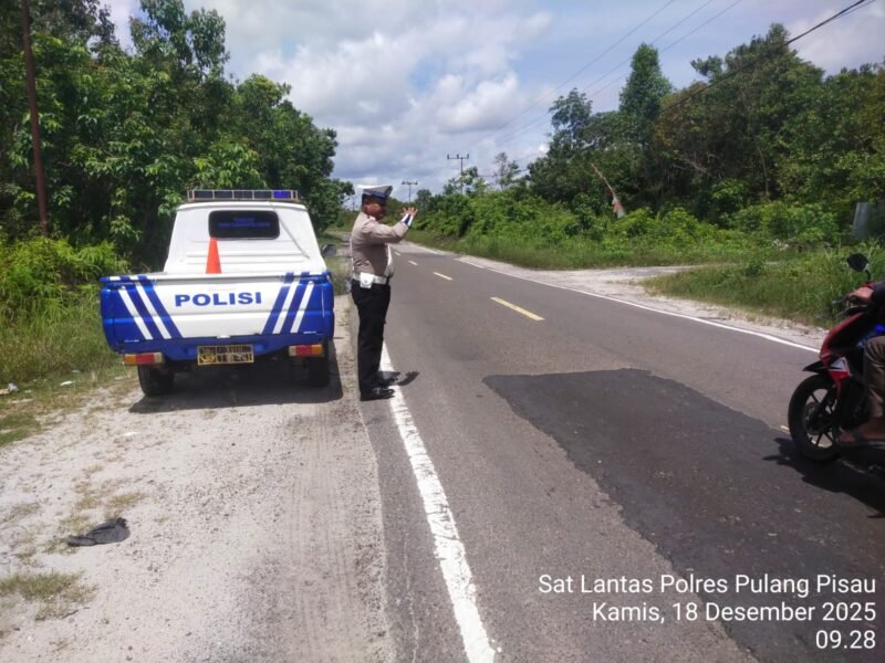 Foto: Satuan Lalu Lintas - Satlantas Polres Pulang Pisau melaksanakan patroli daerah rawan pelanggaran dan laka lantas, pada Kamis, (18/12/2025). Kegiatan ini dipimpin oleh Kanit Gakkum dan Personil Sat Lantas Polres Pulang Pisau. Patroli ini bertujuan untuk meningkatkan kehadiran Polri dalam menciptakan rasa aman di tengah masyarakat dan mencegah terjadinya tindak pelanggaran dan kecelakaan lalu lintas di wilayah rawan.