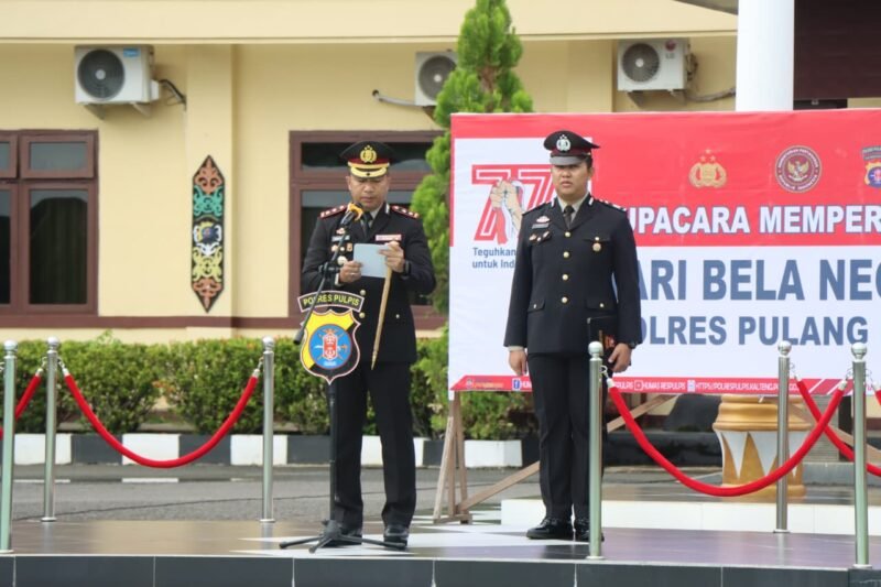 Foto: Kepala Kepolisian Resor (Kapolres) Pulang Pisau, AKBP Iqbal Sengaji, S.I.K., M.Si., memimpin langsung apel peringatan Hari Bela Negara 2025 yang digelar di halaman Mapolres Pulang Pisau, Jumat (19/12/2025) pagi
