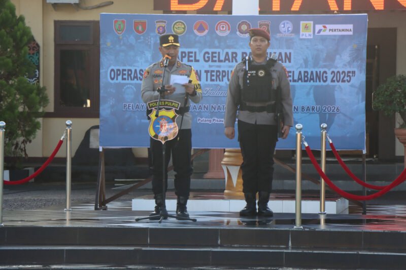 Foto: Untuk memastikan kesiapan personel dalam pengamanan Natal 2025 dan Tahun Baru 2026 (Nataru), Kepala Kepolisian Resor (Kapolres) Pulang Pisau, AKBP Iqbal Sengaji, S.I.K., M.Si., memimpin langsung kegiatan Latihan Pra Operasi (Latpraops) Lilin Telabang 2025. Kegiatan tersebut dilaksanakan di Aula Satya Haprabu Polres Pulang Pisau, Jumat (19/12/2025) pagi.
