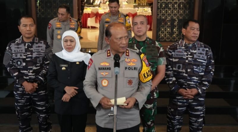 TargetNews.ID/Foto/Polda Jawa Timur melibatkan 14.827 personel gabungan untuk pengamanan dan pelayanan selama perayaan Natal 2025 dan Tahun Baru 2026 ( Nataru).