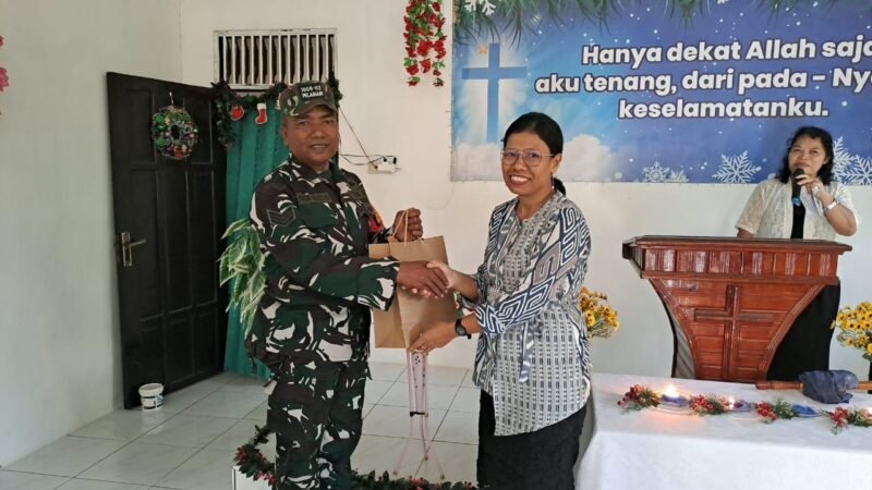 Berikan Rasa Nyaman Babinsa Kodim 1009/Tanah Laut Amankan Ibadah Kebaktian Jelang Natal 2025