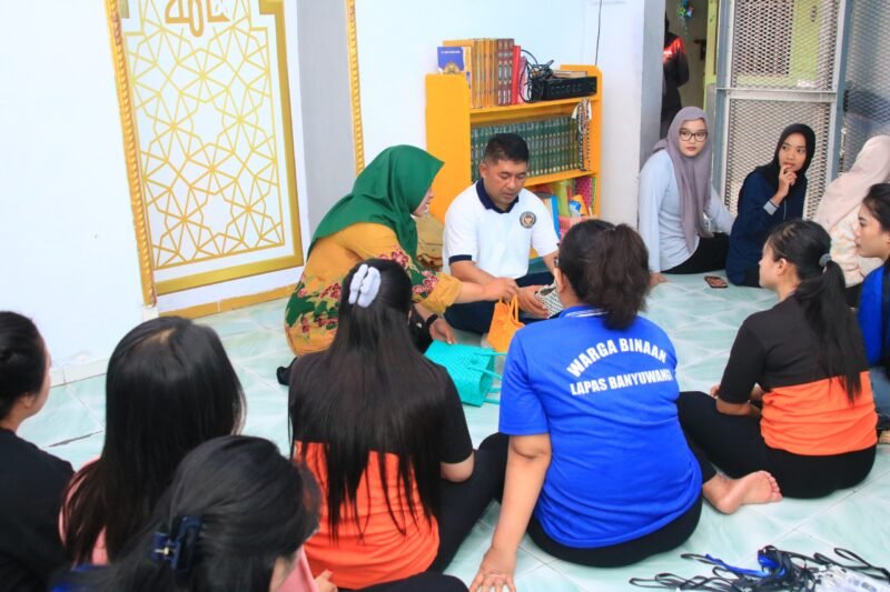 TargetNews.ID/Foto/Lembaga Pemasyarakatan (Lapas) Kelas IIA Banyuwangi terus berinovasi dalam memberikan pembinaan bagi para penghuninya. Pada Sabtu (20/12),