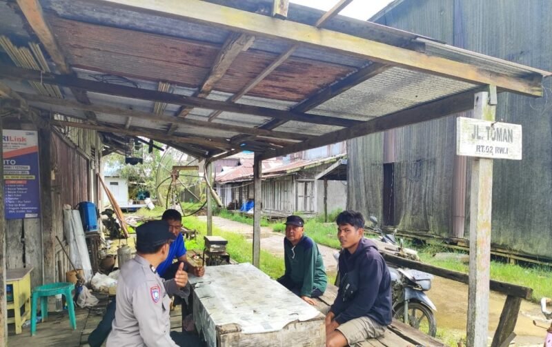 Polsek Sebangau Kuala sambang dan Lakukan Sosialisasi dan imbauan Kepada Masyarakat.
