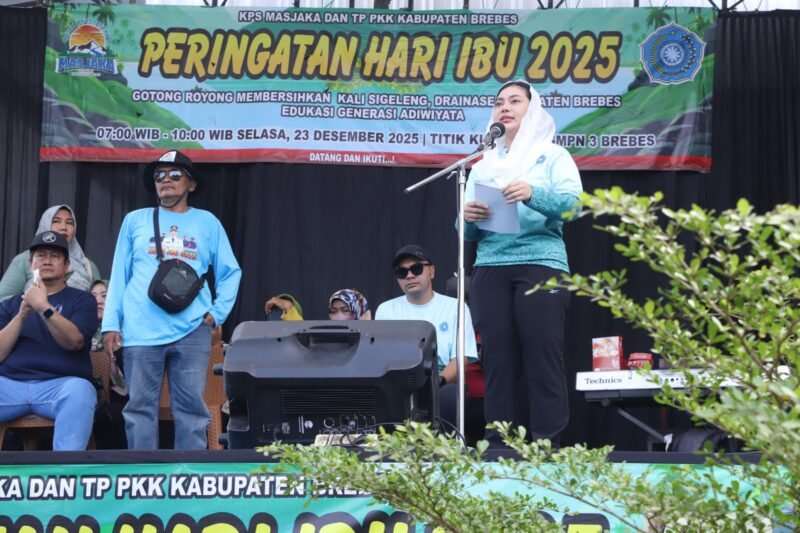 Foto: Bupati Brebes dan Masjaka Aksi Nyata Bersihkan Kali Sigeleng