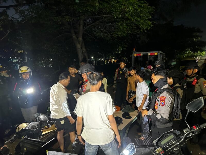 Foto: Operasi Lilin Semeru Polda Jatim Intensifkan Patroli Malam Jelang Nataru