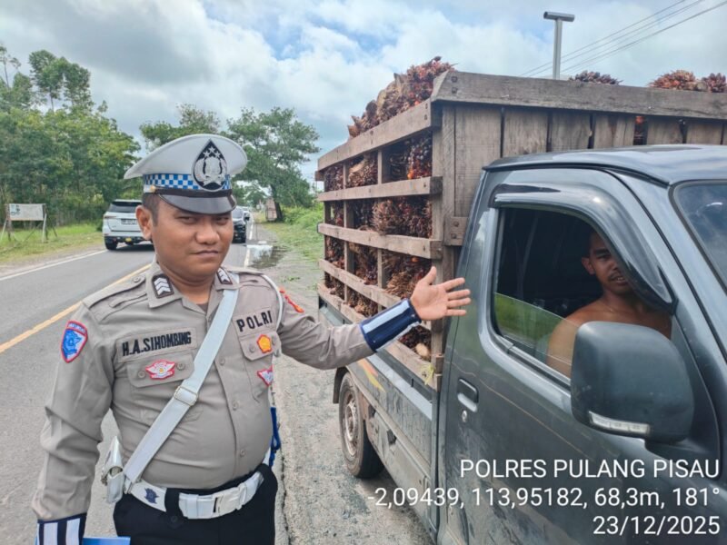 ANGGOTA SAT LANTAS POLRES PULANG PISAU LAKUKAN PENEGURAN TERHADAP PENGENDARA TIDAK GUNAKAN SABUK PENGAMAN (SAFETY BELT)