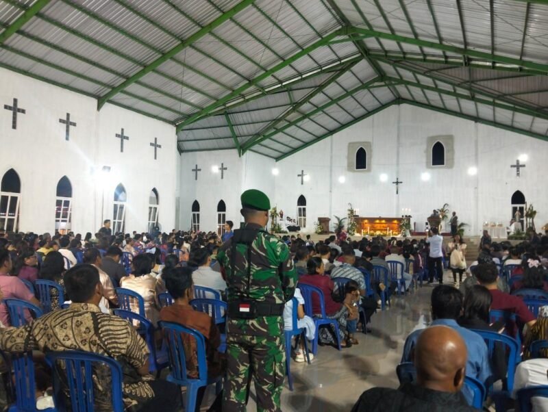 Berikan Rasa Aman Dan Nyaman Dalam Ibadah Personel Kodim Kodim 1009/Tla Amankan Malam Misa Natal 2025