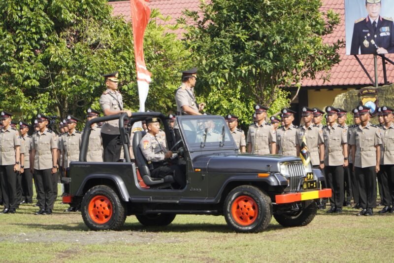 Foto: Lantik 247 Bintara Remaja, Kapolda Jatim : Jadilah Penjaga Kehidupan dan Peradaban