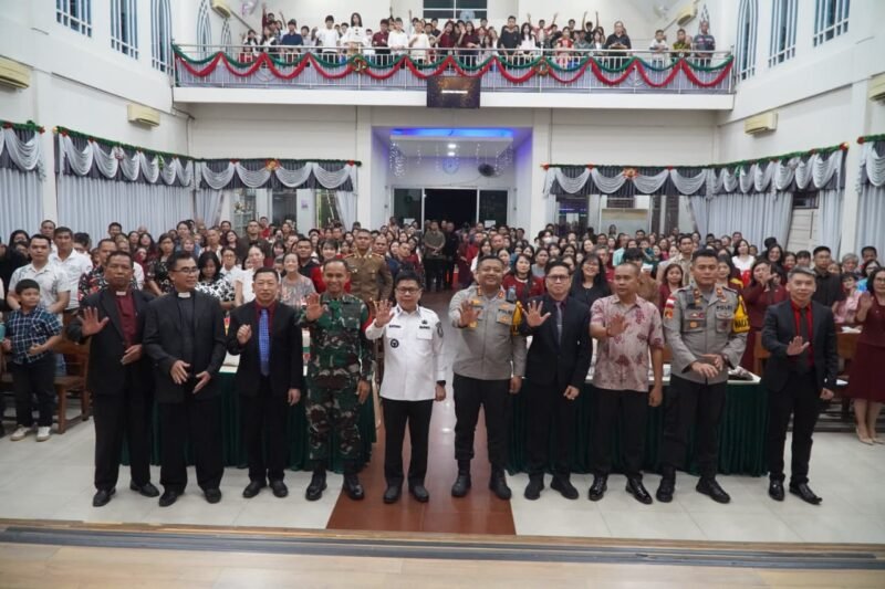 Foto: Dandim 1208/Sambas dan Kapolres Sambas Dampingi Bupati Tinjau Pengamanan Natal 2025