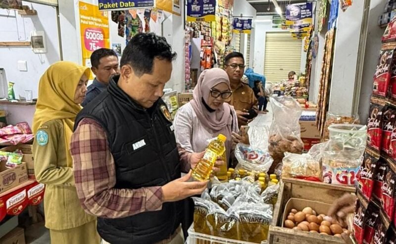 Foto: Satgas Pangan Polres Ponorogo Pantau Bahan Pokok di Sejumlah Pasar Jelang Nataru