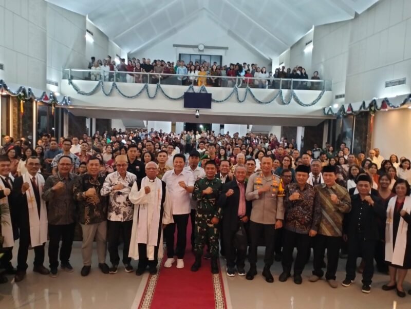 Foto: Rasa Aman di Malam Natal, Bupati Sidoarjo bersama Forkopimda Sidoarjo Kunjungi Gereja