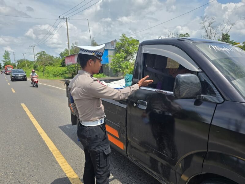 Satlantas Pulang Pisau Berikan Teguran Simpatik Kepada Pengemudi R4