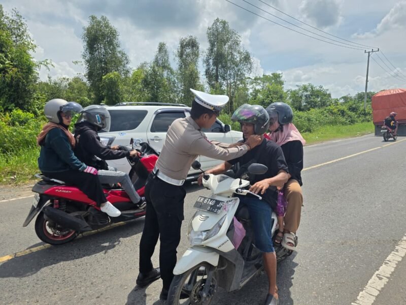 Personel Satlantas Polres Pulang Pisau Bantu