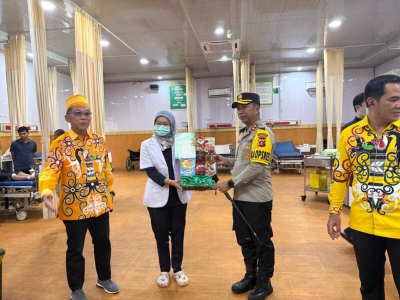 Tak Kenal Hari Libur, Kapolres Pulang Pisau Apresiasi Tenaga Medis RSUD di Hari Natal