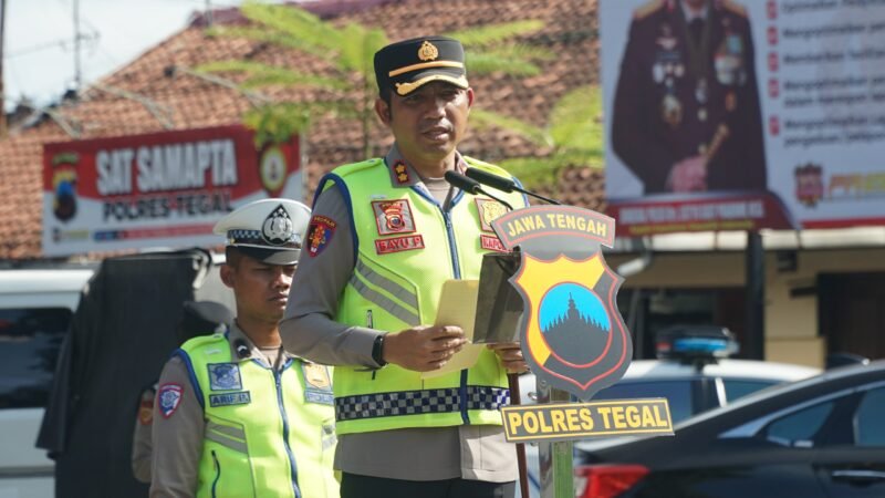 Foto: Kapolres Tegal Pimpin Apel Konsolidasi Pengamanan Natal 2025