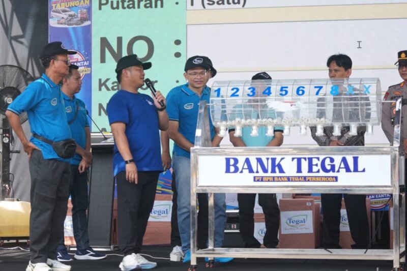 Foto: Warga Grobog Kulon Raih Undian Mobil Bank Tegal