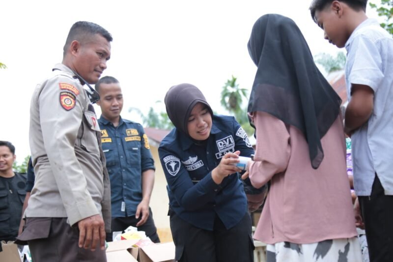 Foto: Permudah Akses Kesehatan Pascabanjir, Polri Laksanakan Patroli Medis di Aceh Tamiang