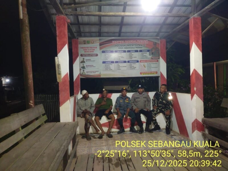 Kanit Bimas Polsek Sebangau Kuala sambang Pos Kamling dan memberikan himbauan kamtibmas petugas jaga