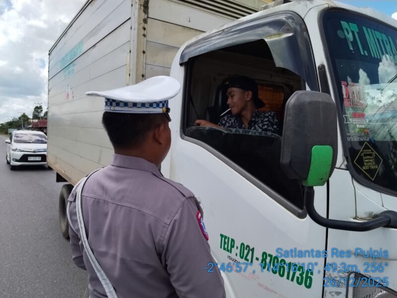 Satlantas Pulang Pisau Berikan Teguran Simpatik Kepada Pengemudi R4