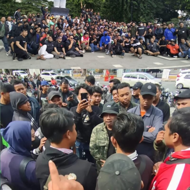 Foto: Rumah Nenek Elina Dibongkar Ormas, Arek-arek Surabaya Demo Desak Penetapan Tersangka