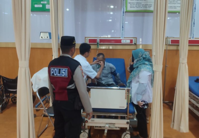 Jamaah Momen Peringatan 5 Rajab Guru Sekumpul Ke 21 Alami Kelelahan di Jalur Trans Kalimantan, Tim Gabungan Polres Pulang Pisau Bergerak Cepat