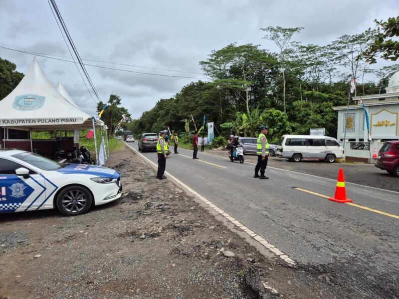 Momen Peringatan 5 Rajab Guru Sekumpul ke-21, Polres Pulang Pisau Siagakan Personel di Titik Rest Area Cegah Kemacetan