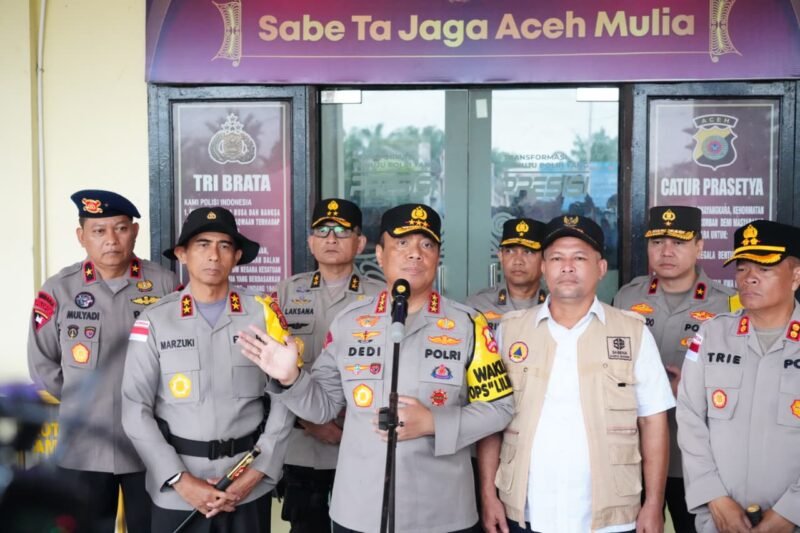 Foto: Polri Salurkan Bantuan dan Kerahkan Alat Berat untuk Percepat Pemulihan Banjir di Aceh Utara