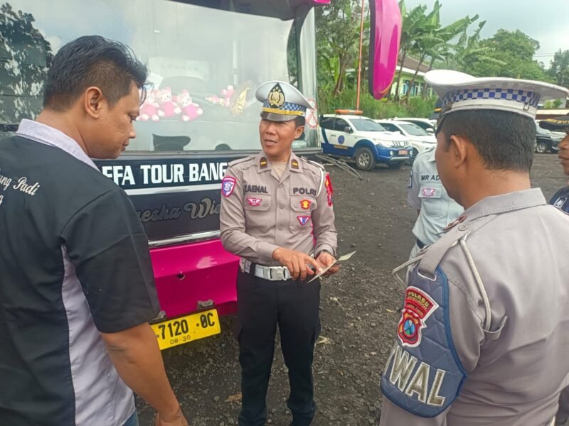 Foto: Polres Probolinggo Gelar Ramp Check Gabungan Angkutan Pariwisata Nataru 2025–2026