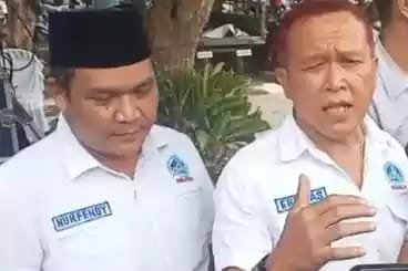 Foto: Ketua Persatuan Rekanan Jasa Kontruksi Silaturachim (Perjakon) dengan Para Wartawan,LSM Tegal Galang Dana untuk Korban Bencana Sumatra