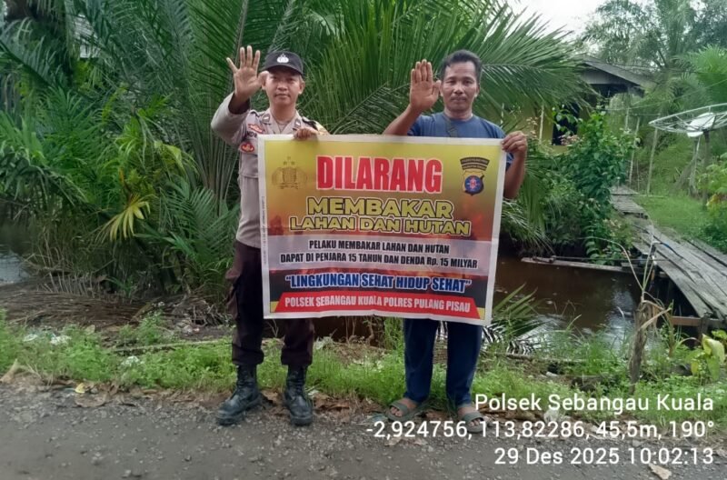Polsek Sebangau Kuala Mensosialisasikan Himbauan Melarang Membakar Hutan atau lahan kepada Masyarakat.