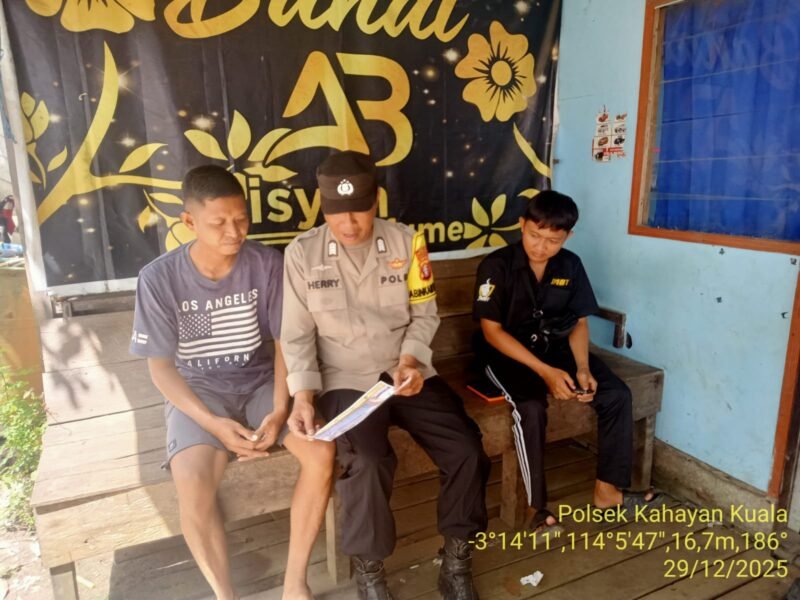 Personel Polsek Kahayan Kuala sambangi warga dan Memberikan himbauan Tentang Larangan Membakar hutan dan lahan