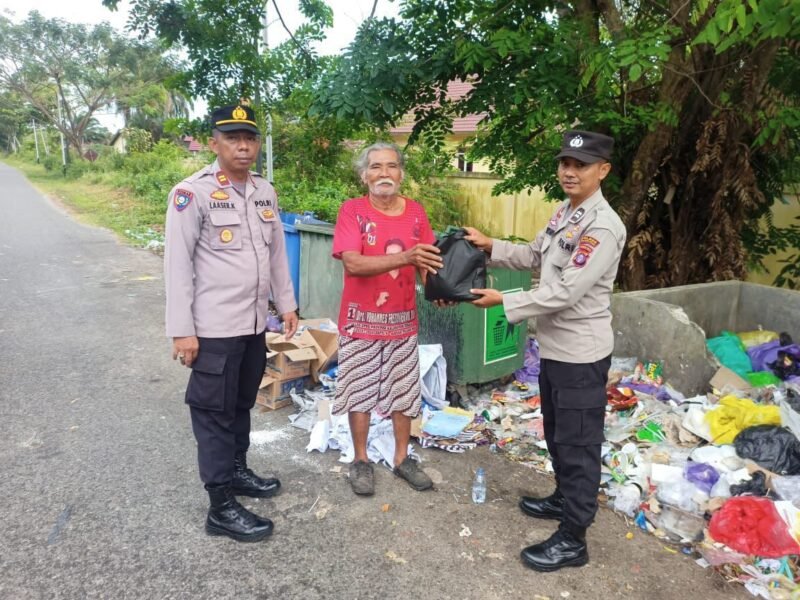 Indahnya Berbagi, Satbinmas Polres Pulang Pisau Bagikan Sembako kepada Warga Kurang Mampu