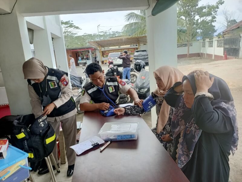 Padat Arus Balik Momen 5 Rajab Guru Sekumpul, Polres Pulang Pisau Siagakan Layanan Kesehatan di Rest Area Musholla Sirojul Qolbi