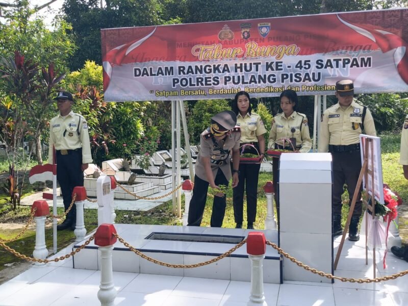 Wujudkan Satpam Profesional, Polres Pulang Pisau Gelar Tabur Bunga di Makam Pahlawan