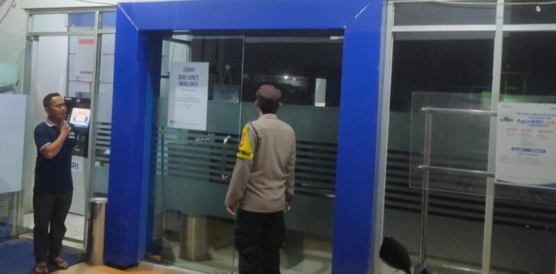 Berikan Rasa Aman, Polsek Maliku Patroli Malam ke Daerah Pemukiman Warga