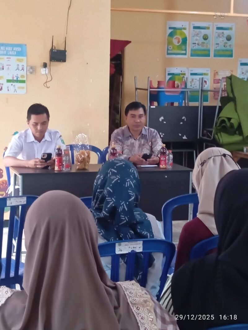 Foto ist: Anggota dewan Ilyas ,S.Sos, lakukan Reses jaring aspirasi di dusun Gerdu Desa Tulungrejo Bumiaji Kota Batu