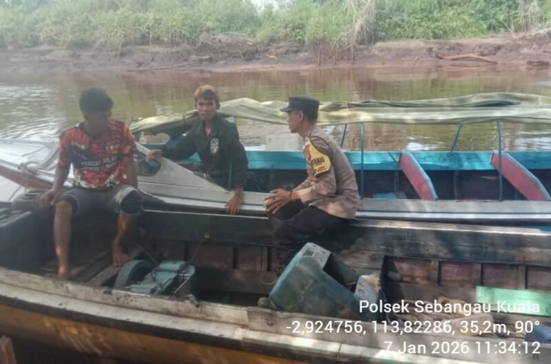 Personil Bhabinkamtibmas Polsek Sebangau Kuala aktif sambangi masyarakat di Desa Sebangau Permai dan memberikan himbauan dan pesan kamtibmas