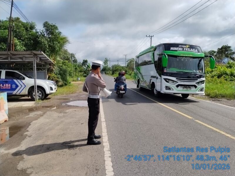 Satlantas Pulang Pisau Sampaikan Imbauan Keselamatan Melalui Penerangan Keliling