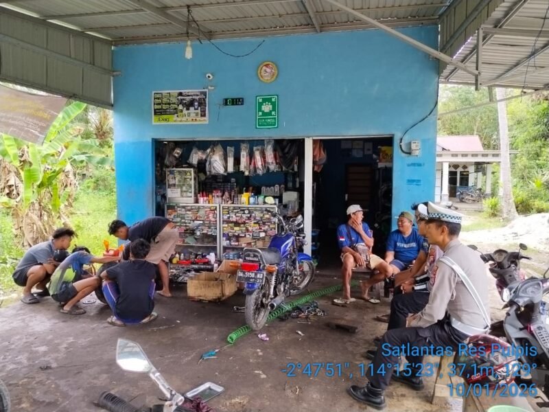 Satlantas Pulang Pisau Sapa Karyawan Bengkel, Ajak Tertib Lalu Lintas