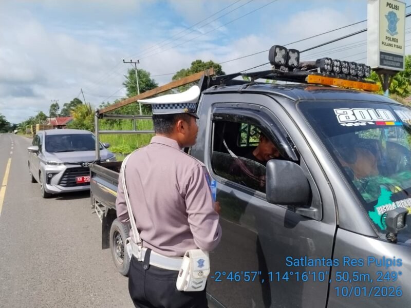 Anggota Sat Lantas Polres Pulang Pisau Lakukan Peneguran Terhadap Pengendara Tidak Gunakan Sabuk Pengaman (Sefety Belt)