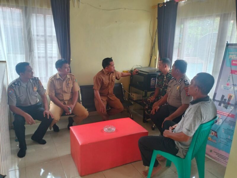 Sat Binmas Polres Pulang Pisau Sambang ke Kantor Desa Mentaren 1 Pulang Pisau