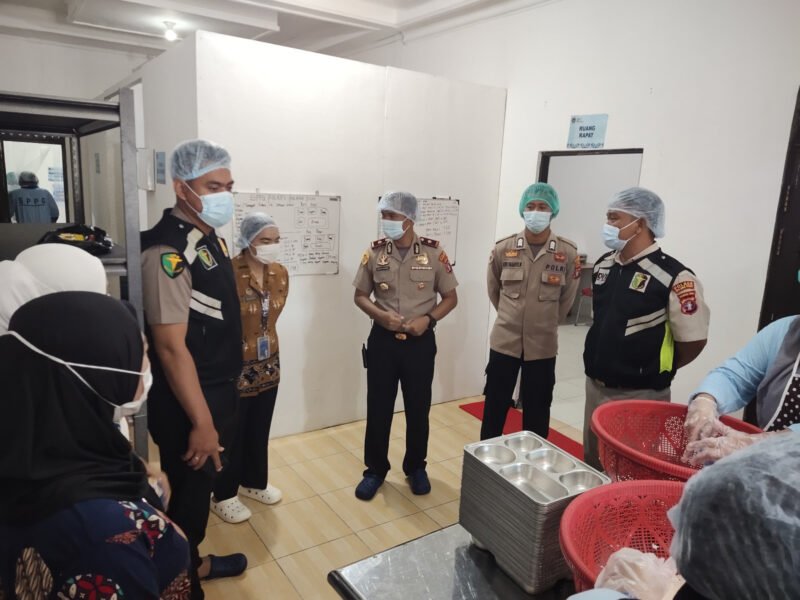 Standar Tinggi! Wakapolres Pulang Pisau Pastikan Pengolahan Makanan di Dapur SPPG Layak Konsumsi