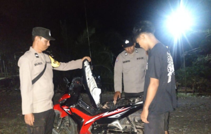 Sasar Miras hingga Sajam, Polsek Sebangau Kuala Gelar Operasi KRYD di Desa Sebangau Permai