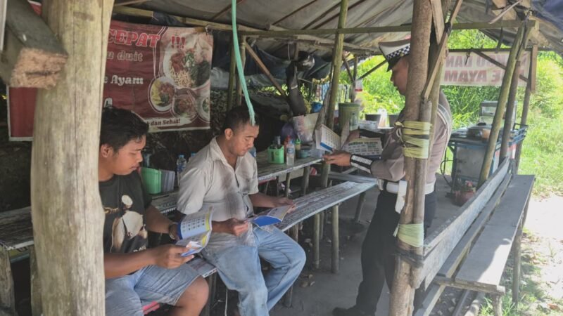 Polantas Polres Pulang Pisau Edukasi Keselamatan Berlalu Lintas Lewat Program “Polantas Menyapa”