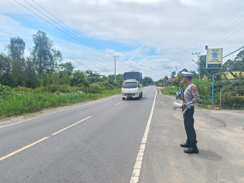 Satlantas Pulang Pisau Sampaikan Imbauan Keselamatan Melalui Penerangan Keliling