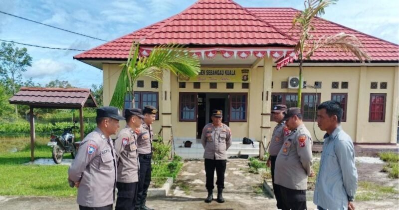 Personil polsek sebangau kuala melaksanakan serah terima piket penjagaan mako polsek sebangau kuala